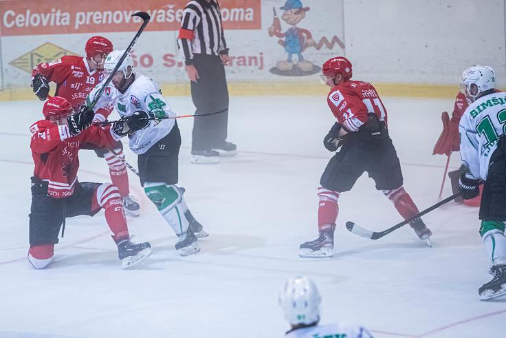 Oba tekmeca bosta prihodnjo sezono odigrala uvodno tekmo nove sezone v Alpski ligi. Jeseničani bodo gostovali pri novincu Linzu, Olimpija bo gostila drugo ekipo Celovca. | Foto: Grega Valančič / Sportida