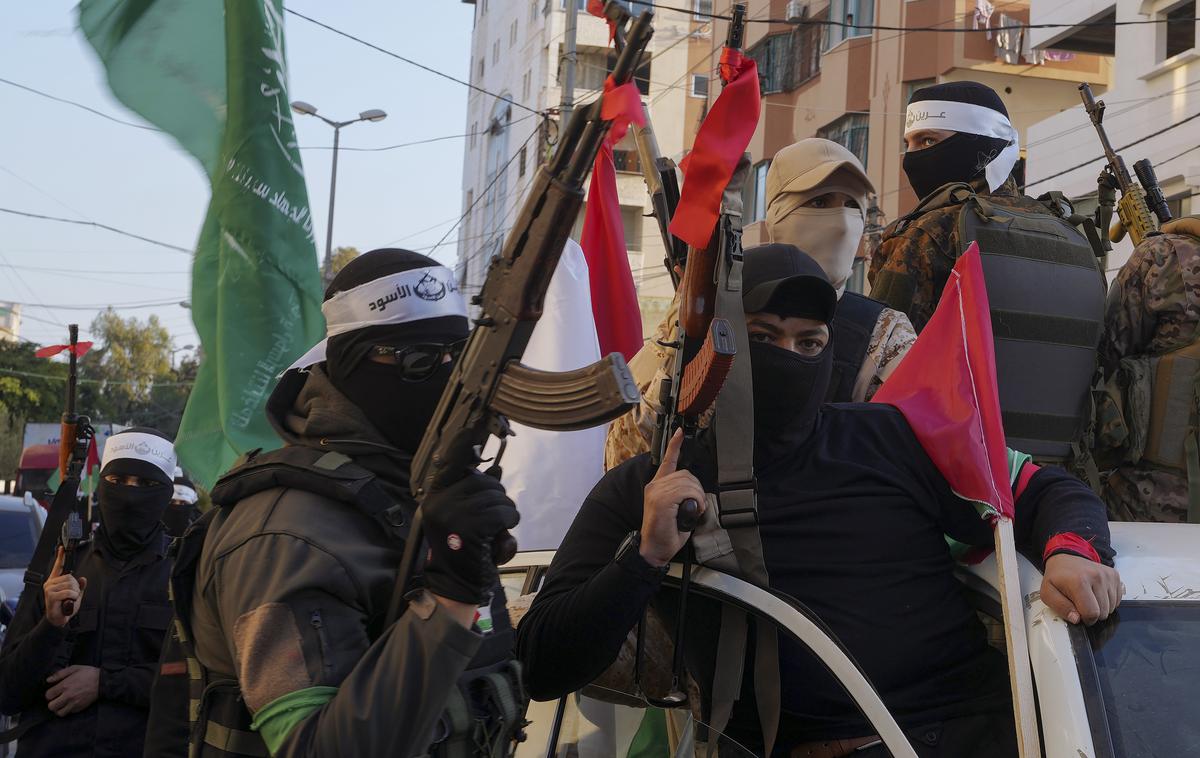 Hamas | Hamasovi islamski skrajneži so v sobotnem napadu na Izrael samo na glasbenem festivalu v bližini Gaze pobili več kot 260 ljudi, številne pa ugrabili in odpeljali kot talce. Skupno število žrtev je po sedanjih podatkih višje od 900. | Foto Guliverimage