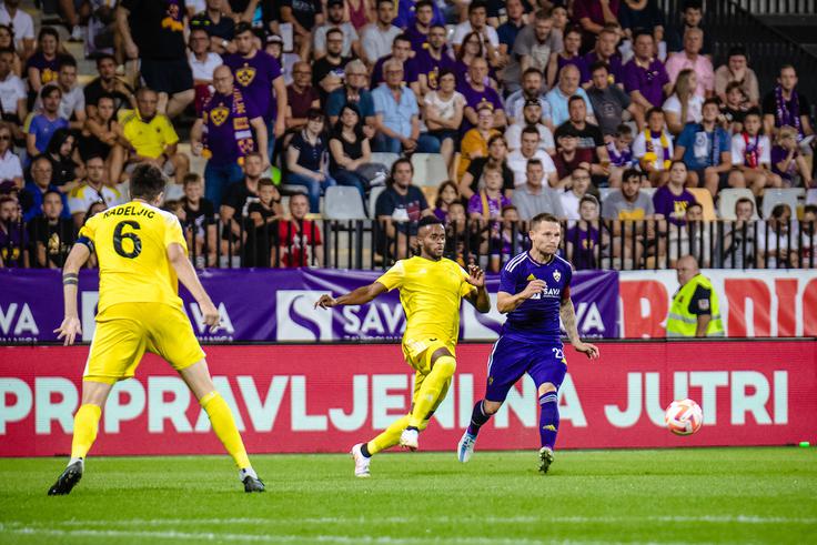 Martin Milec je zaradi poškodbe ostal doma. | Foto: Blaž Weindorfer/Sportida