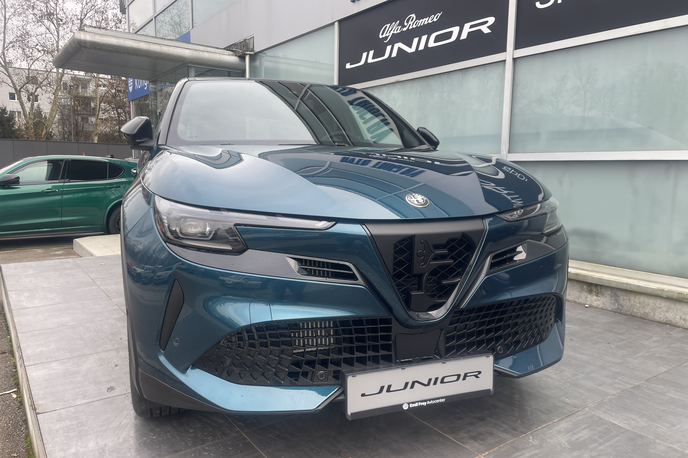 Alfa romeo junior | Alfa romeo junior v Ljubljani, prodaja se začne v letu 2025. | Foto Gregor Pavšič