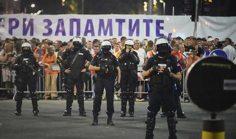 Razmere v Srbiji ostajajo napete, protestniki postavljajo barikade