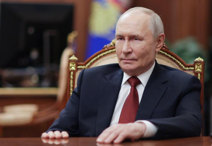 V Rusiji ni malo vplivnih politikov in vojnih hujskačev, ki Vladimirja Putina že dlje prepričujejo, naj v Ukrajini uporabi taktično jedrsko orožje.  | Foto: Reuters