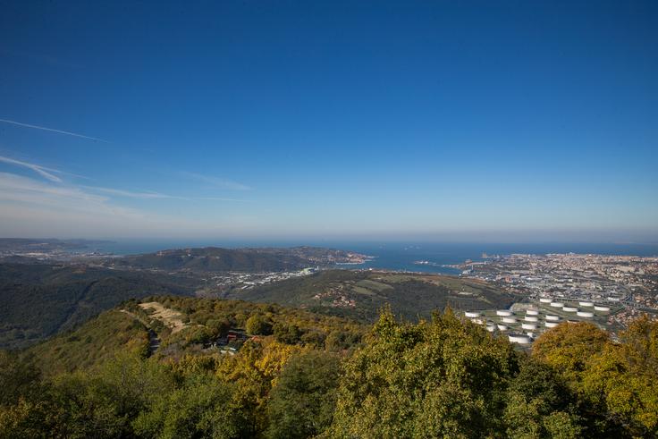 Razgled z gradu Socerb na Tržaški zaliv.  | Foto: Bor Slana