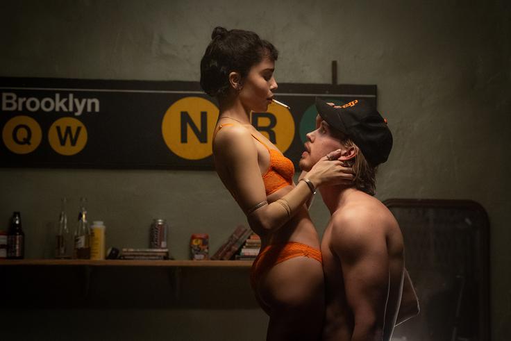 Vroče scene z Austinom in Zoë dobimo žal zgolj na začetku filma. | Foto: Jučer