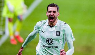 Sladka zmage Olimpije nad Celjem, slovo branilcev lovorike po "spornem" zadetku zmajev