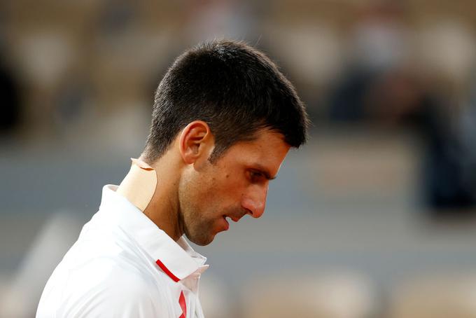 Novak Đoković je imel že ob prihodu na igrišče na vratu poseben trak. | Foto: Gulliver/Getty Images