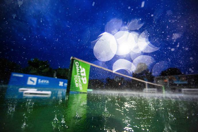 tenis Portorož | V Portorožu je dež preprečil izvedbo torkovega sporeda, v katerem bi moral nastopiti tudi prvi nosilec Aljaž Bedene. | Foto Grega Valančič/Sportida