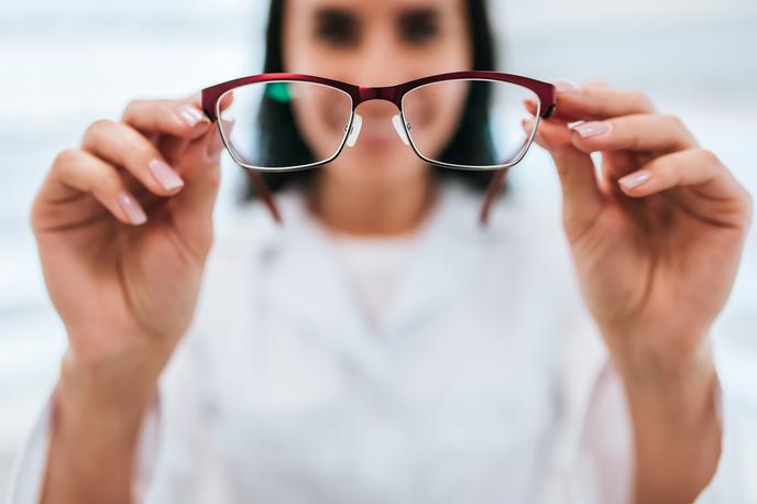 Optika | Da bi škodoval svoji sodelavki in ji uničil kariero, spremenil več kot 410 receptov za očala. Fotografija je simbolična. | Foto Getty Images