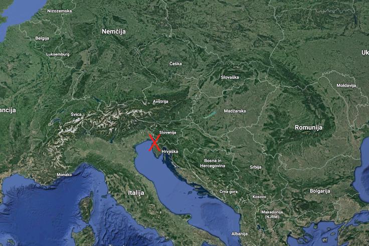 Osumljenca je razkrinkal naslov IP, identifikator naprave, ki se povezuje v internetno omrežje. IP namreč omogoča razmeroma natančno določitev lokacije. Zamaskirati ga je mogoče s programom VPN, ki uporabnika navidezno preseli v drugo državo, a osumljenec VPN-ja očitno ni uporabljal.  | Foto: Matic Tomšič