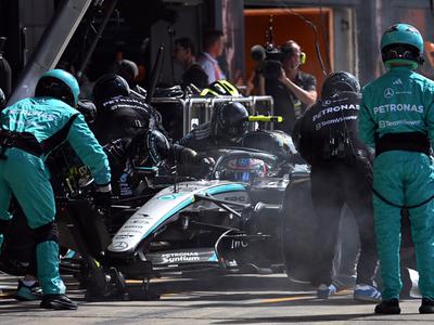 Panika Antonellija, Ferrari po nesreči Verstappna zapravil dvojno zmago