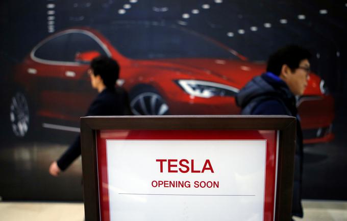 Tesla je bila še lani novembra na borzi vredna manj kot 30 milijard dolarjev, zdaj pa je njena vrednost že skoraj podvojena.  | Foto: Reuters