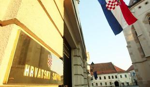 Zaradi snega popustila steklena streha hrvaškega sabora