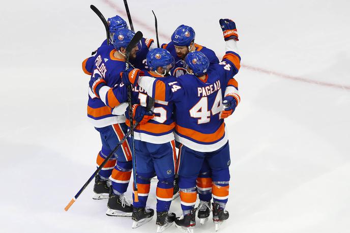 New York Islanders | Hokejisti New York Islanders so s prvo zmago v seriji Tampi preprečili, da bi si priigrala tri zaključne ploščke. | Foto Reuters