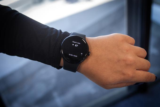 Merjenje srčnega utripa s pametno uro Google Pixel Watch 3 | Foto: Gaja Hanuna