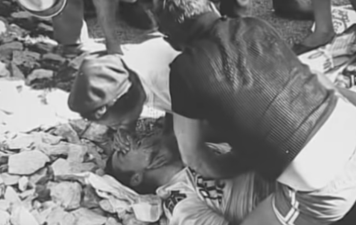 Tom Simpson oživljanje | Tom Simpson je leta 1967 umrl med Dirko po Franciji.  | Foto zajem zaslona
