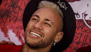 Neymar slekel majico: "Videti je, da je na robu uničenja lastne kariere"