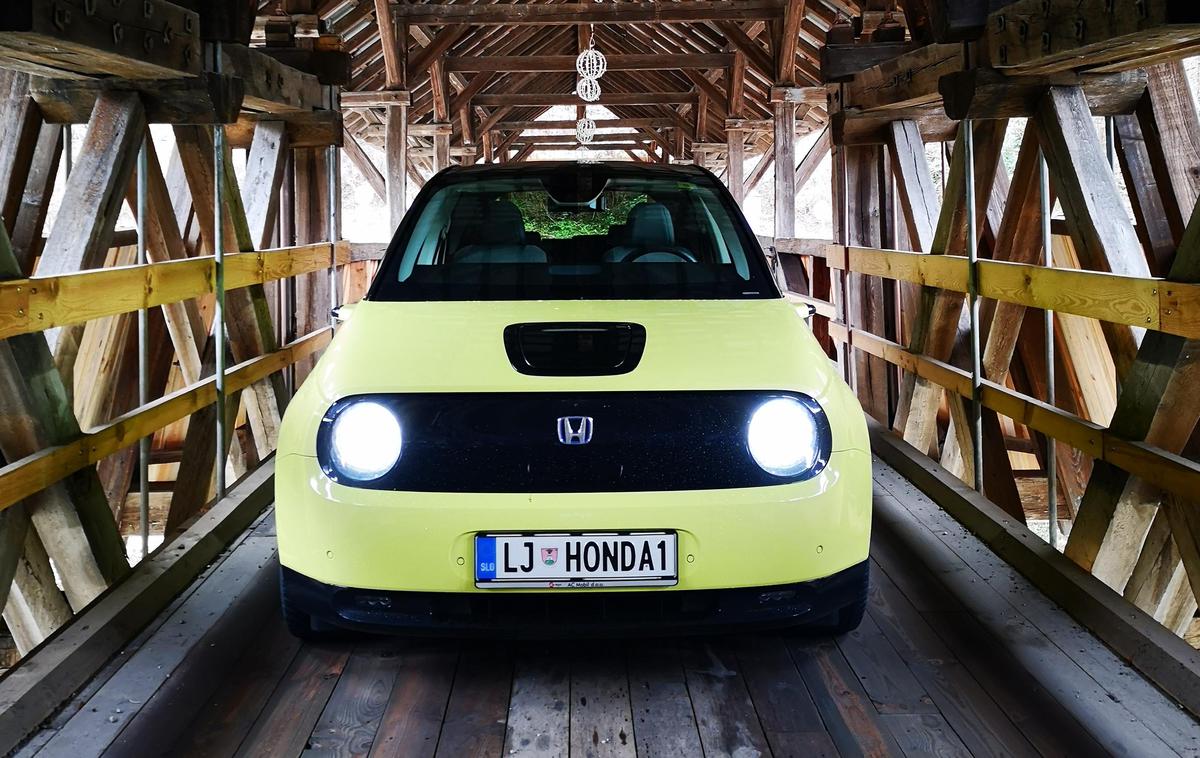 Honda e | Honda je za zdaj v Slovenijo že pripeljala majhen električni avtomobil z oznako e. | Foto Gregor Pavšič