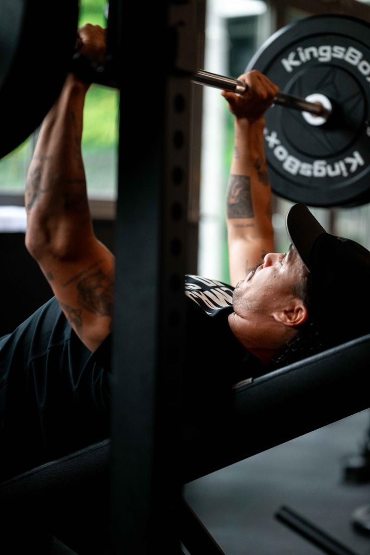 Oče ima ruske in nemške korenine, mama pa je potomka ameriških domorodcev. Kot pravi, so v družini vselej poudarjali pomembnost izobrazbe, na kar je ponosen. Šele po diplomi iz kineziologije se je po 25. letu podal med profesionalce. | Foto: Domen Jančič