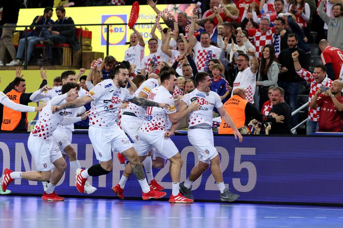 Hrvaška : Madžarska SP 2025 | Hrvati so pred polno zagrebško Areno premagali Madžarsko (31:30) in napredovali v polfinale svetovnega prvenstva. | Foto Reuters