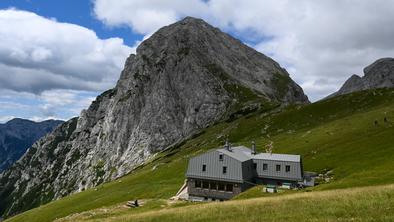 Zakaj je oskrbnik koče včasih videti, kot da ga je povozil vlak