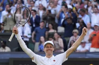 Sabalenka in Sinner v osmini finala, Rinderknecha zdelala vročina