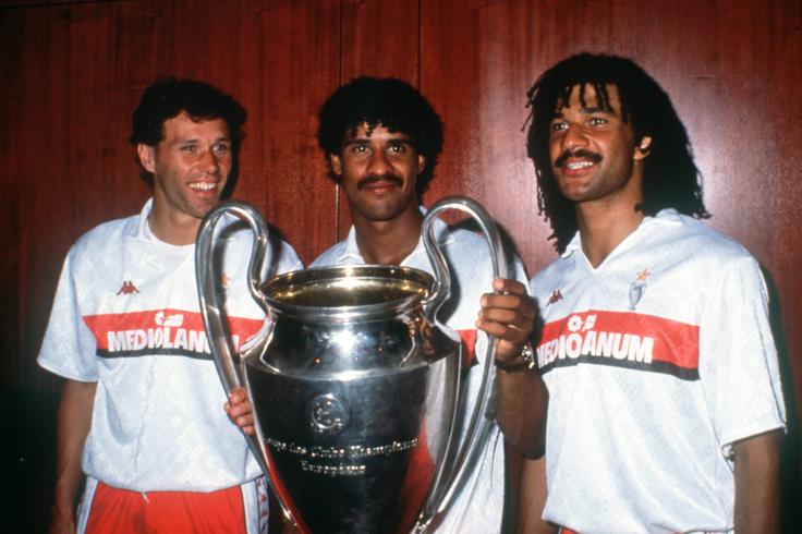 Izjemni nizozemski trojček v vrstah Milana. Od leve proti desni: Marco van Basten, Frank Rijkaard in Ruud Gullit. | Foto: Guliverimage