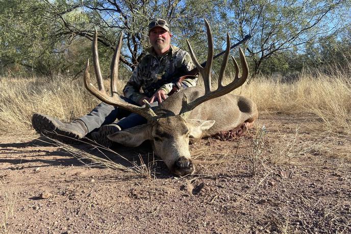 Asher Watkins Outdoors | Bivol velja za eno najnevarnejših živali na afriški celini. Pravijo mu tudi črna smrt.  | Foto Asher Watkins Outdoors/Facebook