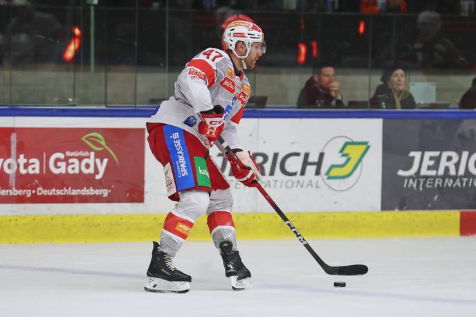 Jordan Murray | Jordan Murray se je ob koncu uvodne tretjine torkove tekme zgrudil, Celovčani so danes potrdili, da ga zbujajo iz umetne kome in da je njegovo stanje stabilno. | Foto Guliverimage