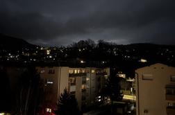 Močno zagorelo v Trbovljah: garaža v plamenih, gasilci preprečili katastrofo