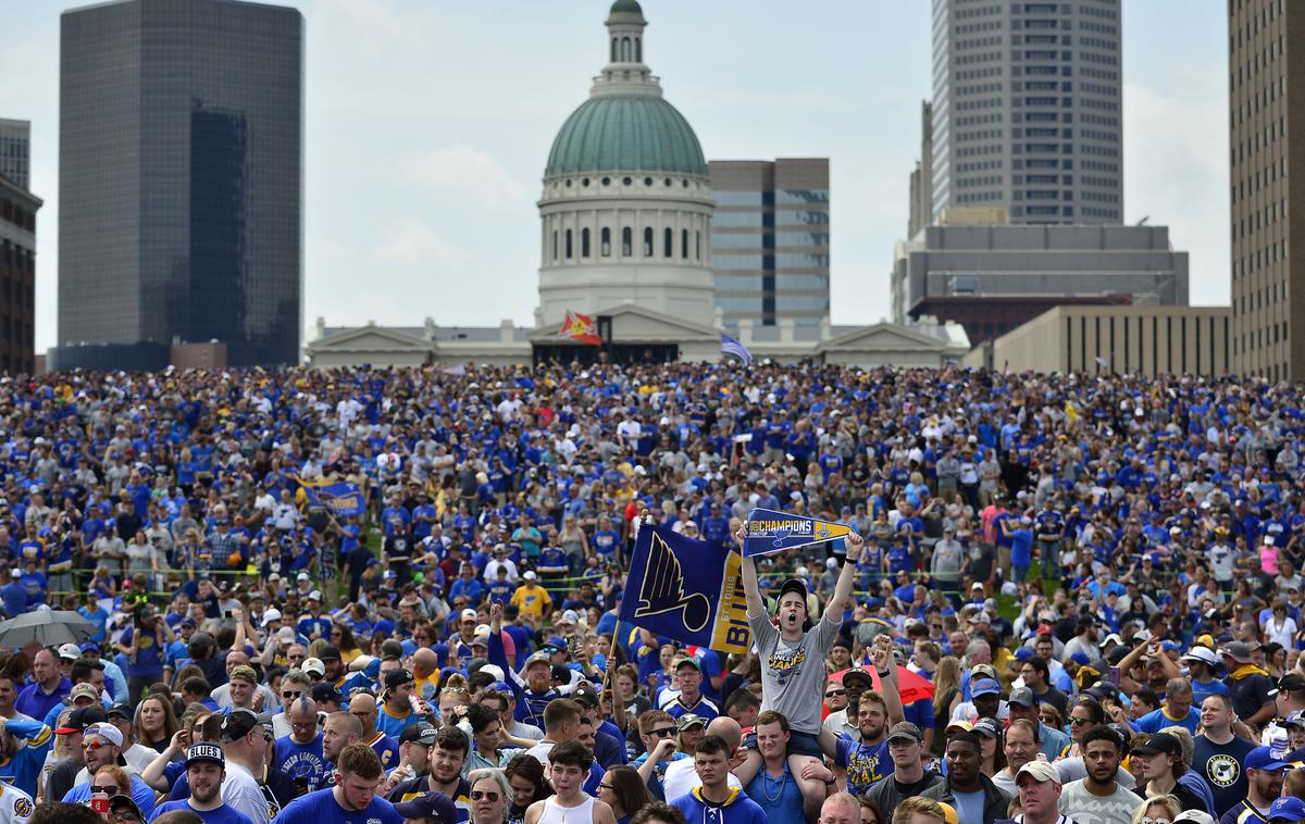 St. Louis Blues parada NHL | St. Louis so v soboto zavzeli navijači novih prvakov lige NHL. | Foto Reuters