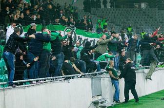 Navijači slekli nogometaše Olimpije