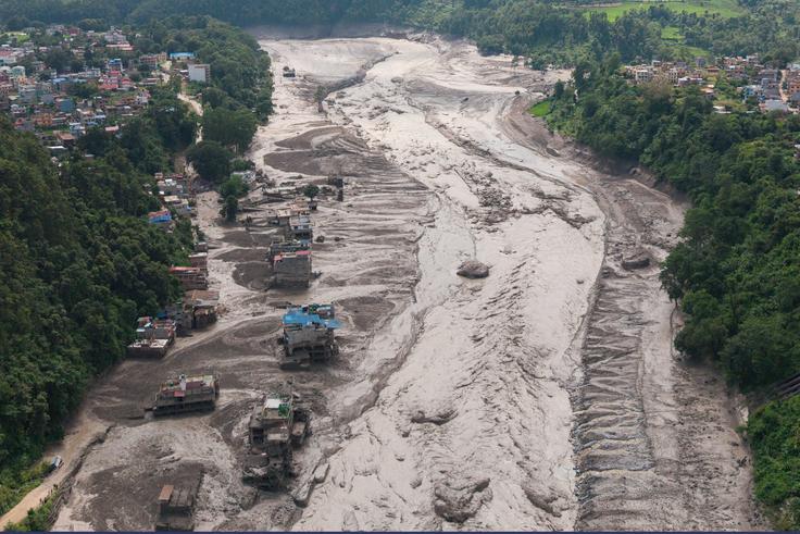 Posledice katastrofalne poplave v Nepalu. | Foto: Reuters