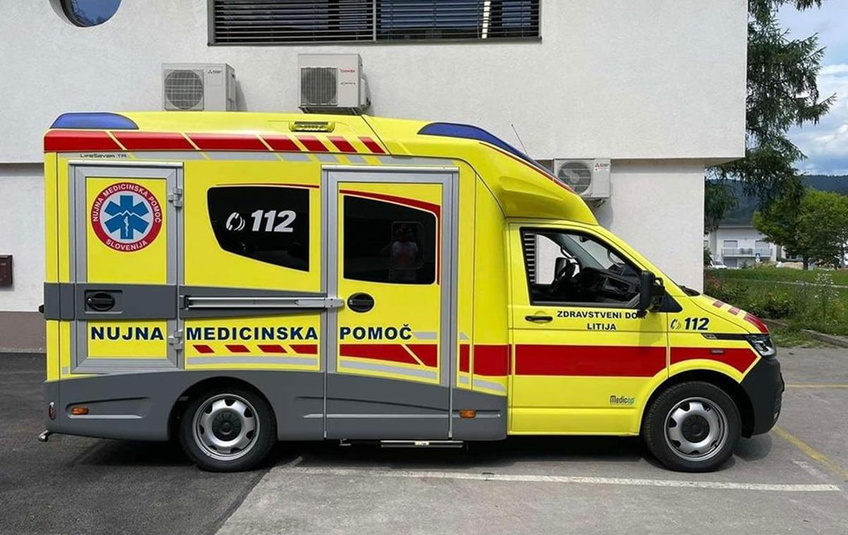 Reševalno vozilo Litija | Ponesrečenko s telesnimi poškodbami so z reševalnim vozilom odpeljali v UKC Maribor, kjer so ji nudili zdravniško oskrbo, vendar ni v smrtni nevarnosti. Fotografija je simbolična. | Foto NMP Litija