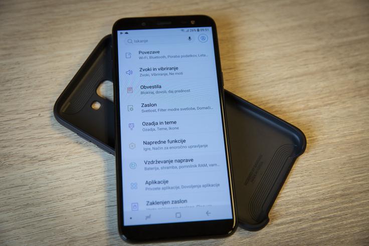 Samsung Galaxy J6 ima operacijski sistem Android 8 (Oreo) z deveto različico Samsungovega prilagojenega uporabniškega vmesnika. | Foto: Bojan Puhek