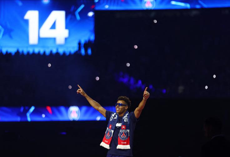 Na 54 tekmah je za PSG prispeval 15 zadetkov in 16 asistenc. V ligi prvakov je v četrtfinalu pomagal Parižanom do še kako pomembnega domačega izenečanja proti Aston Villi in poznejše zmage s 3:1, pred tem je bil kos pritisku pri izvajanju strelov z bele točke na Anfieldu, kjer je prispeval zmagoviti gol za PSG. Njegov zadetek je prispeval tudi odločilne točke za osvojitev francoskega naslova. | Foto: Reuters