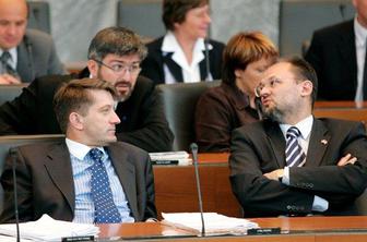 Pucko se ob spremljanju politike včasih kislo nasmeji