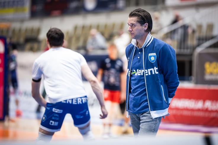 Glavni trener Sebastijan Škorc verjame, da ima ekipa na sprejemalskih mestih veliko kakovosti in potenciala. | Foto: Jure Banfi