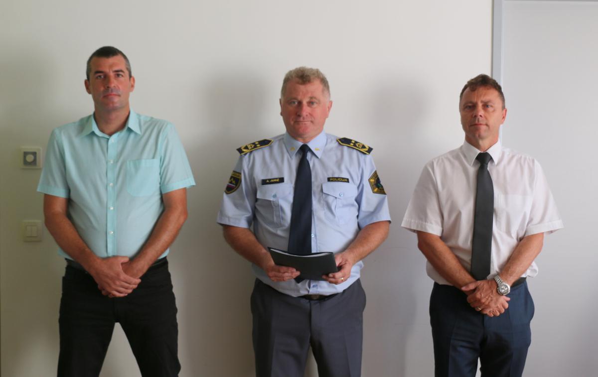 NPU | Novi v. d. direktorja NPU Uroš Lepoša, v. d. generalnega direktorja policije Andrej Jurič in dozdajšnji vodja NPU Igor Lamberger. | Foto generalna policijska uprava