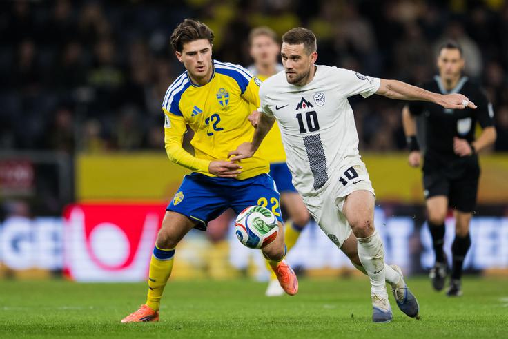 Med reprezentanti, ki so v karieri že sodelovali v klubu z Albertom Riero, je tudi Timi Max Elšnik, strelec zadnjega zadetka Slovenije v letu 2025. | Foto: Guliverimage