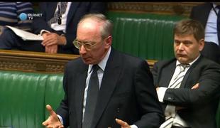 Britanska politika sta se ujela v novinarsko past (video)