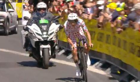 V živo: Tadej Pogačar napada rumeno majico, Evenepoel najhitrejši
