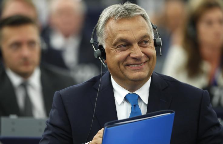 Orban bo zelo hitro izgubil svoj vpliv na državni radioteleviziji. Negotovo pa je, kako se bodo obnašali zasebni mediji v lasti tajkunov, ki so povezani z njim. Se bodo usmerili proti Magyarjevi vladi ali se ji bodo skušali pragmatično prilagoditi? | Foto: Guliverimage