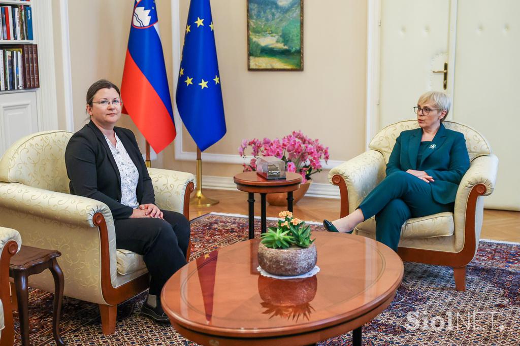 Posvetovanja pri predsednici