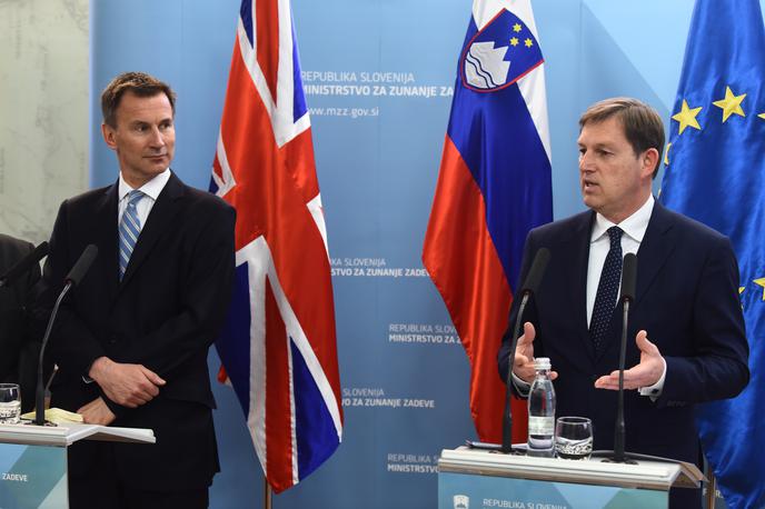 Jeremy Hunt in Miro Cerar | Projekt Petišovci je bil ena od tem pogovorov med nedavnim obiskom britanskega zunanjega ministra Jeremyja Hunta (levo) v Sloveniji. | Foto STA