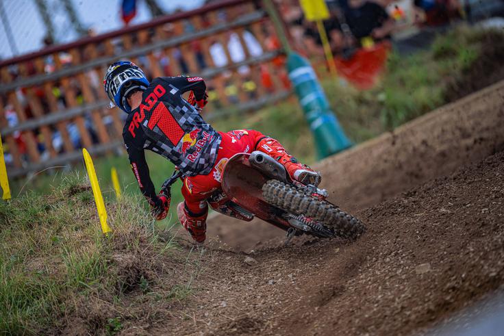 Aktualni svetovni prvak Jorge Prado poskuša zmanjšati zaostanek za Timom Gajserjem. | Foto: Guliverimage