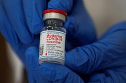 Japonska preiskuje dve smrti po cepljenju z domnevno kontaminiranim cepivom Moderne