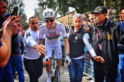 V živo: Pogačar lovi nov rekord, deveterica pobegnila