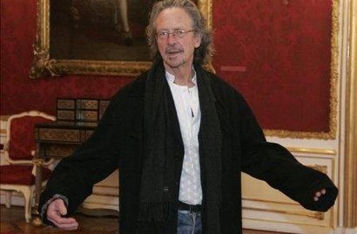 Handke zavrnil nominacijo za nemško književno nagrado