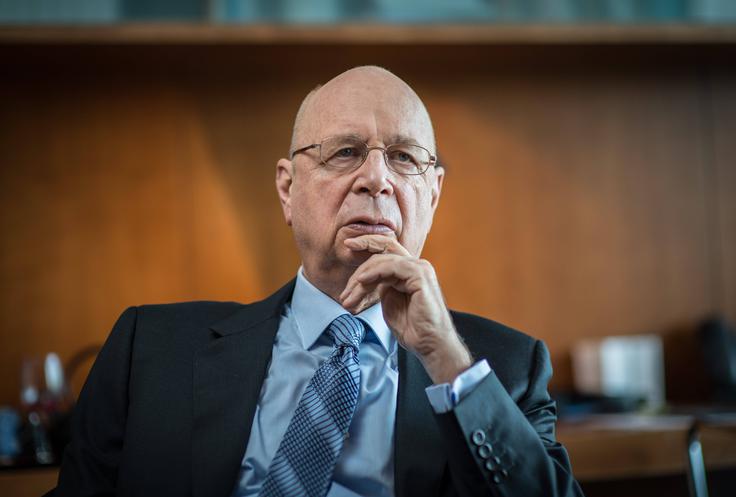 Svetovni gospodarski forum (WEF) je leta 1971 ustanovil nemški ekonomist in inženir Klaus Schwab. Ob ustanovitvi se je forum imenoval Evropski forum za menedžment, zdajšnje ime je dobil leta 1987. Schwab je bil tudi predsednik in v javnosti nesporno prvi obraz foruma vse do lani, ko je moral zaradi niza škandalov, o katerih so pisali mediji, oditi s čela WEF. | Foto: Guliverimage