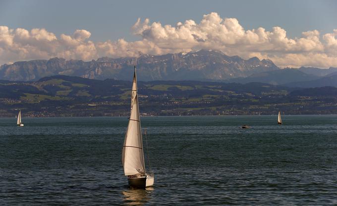 Bodensko jezero, ki leži med Nemčijo, Švico in Avstrijo, velja za edini prostor v Evropi, kjer meje niso določene oziroma kjer ni meja.  | Foto: Reuters